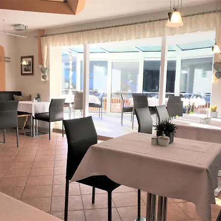 Ξενοδοχείο Garni Aurora 3*